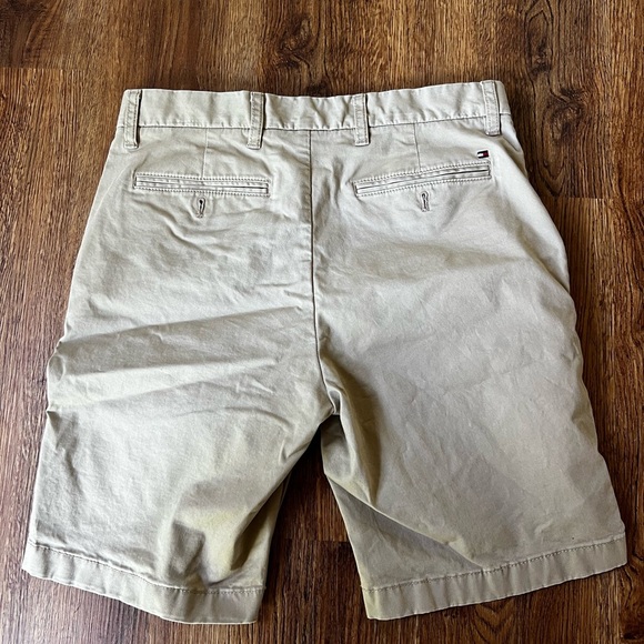 Men's Khaki Tommy Hilfiger size 30 shorts - Picture 4 of 5